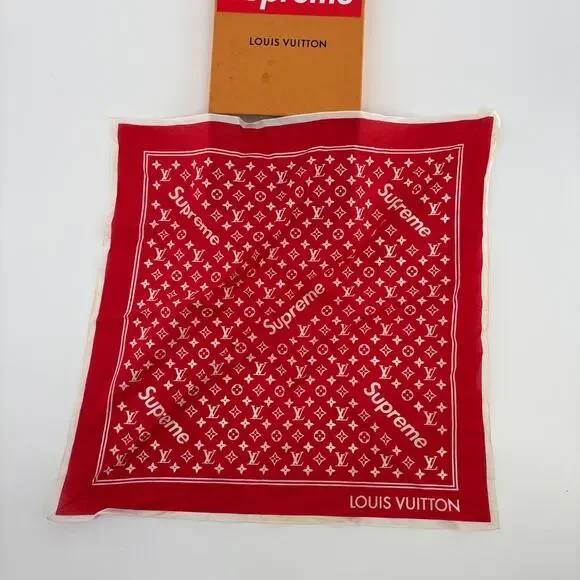 小物 Louis Vuitton x Supreme Monogram Bandana Supreme x Louis Vuitton LV Monogram Bandana Scarf Red 100